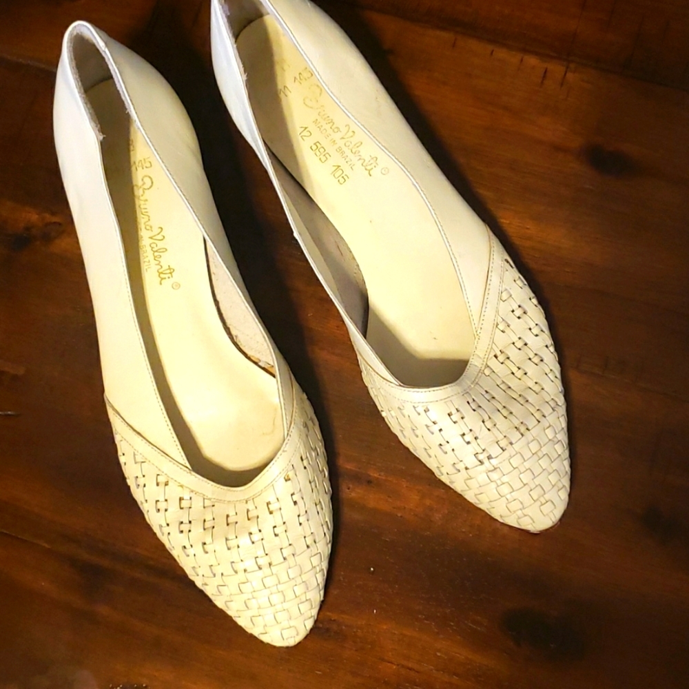 Bruno Valenti Beige vintage  flats 100 percent leather made in Brazil size 10